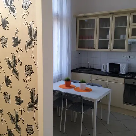 Standard By Hi5 - Wesselényi 13 Budapest