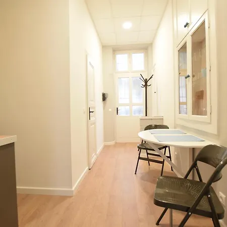 Standard By Hi5 - Wesselenyi 13 *